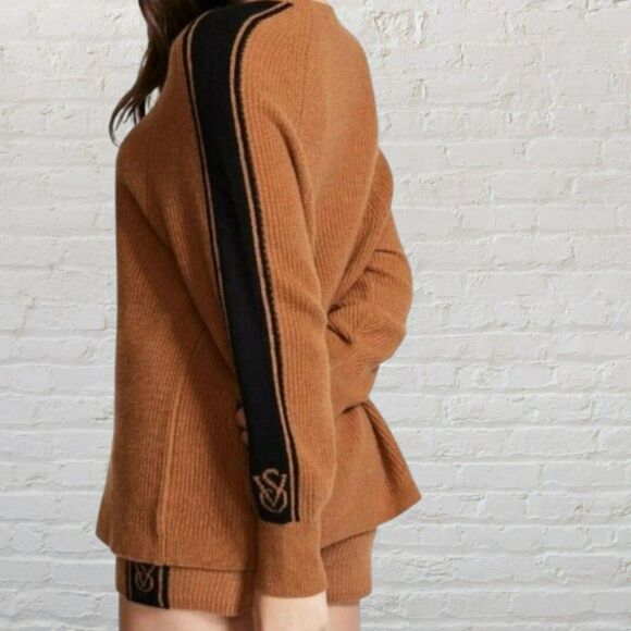Victoria’s Secret Camel Tan Oversized Cashmere Sweater Size M Cozy Soft Relaxed - Picture 3 of 16